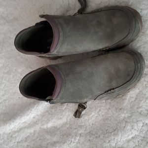 Sketchers size 7 booties